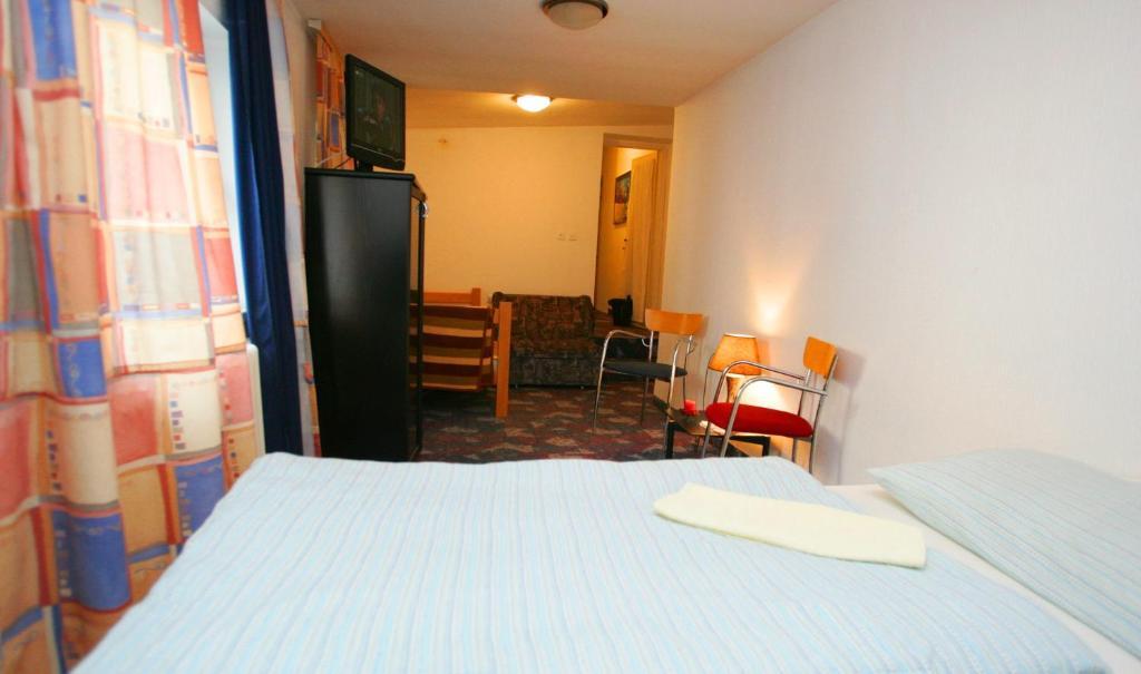 Hostel 021 Novi Sad Oda fotoğraf