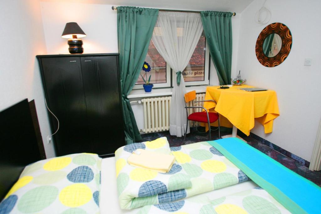 Hostel 021 Novi Sad Oda fotoğraf