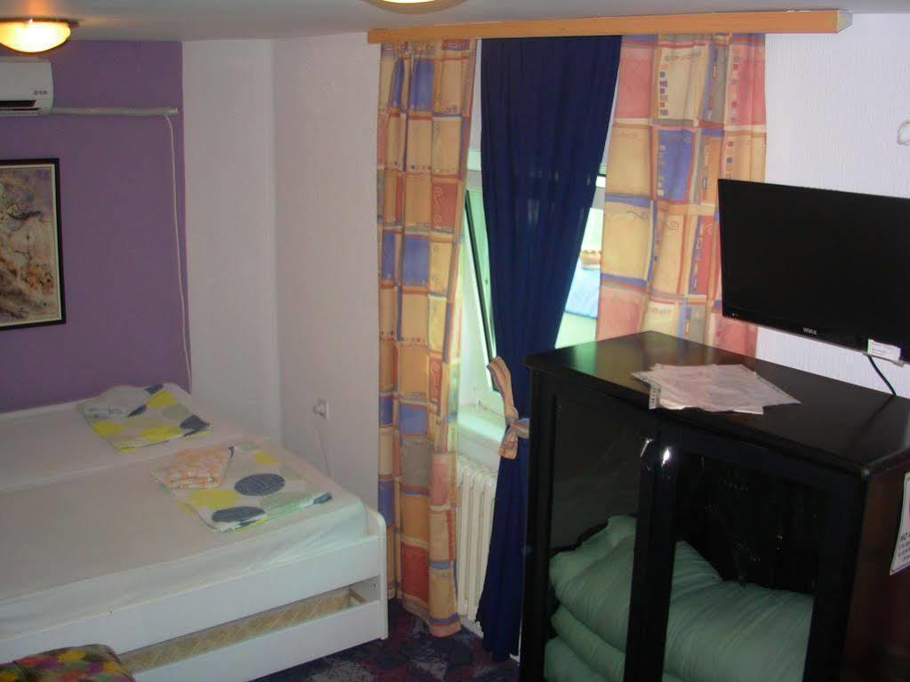 Hostel 021 Novi Sad Dış mekan fotoğraf