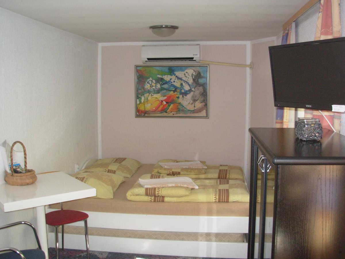 Hostel 021 Novi Sad Oda fotoğraf