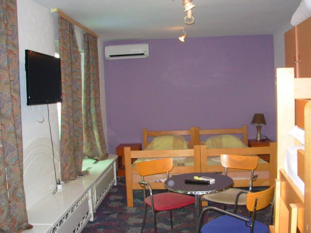 Hostel 021 Novi Sad Dış mekan fotoğraf