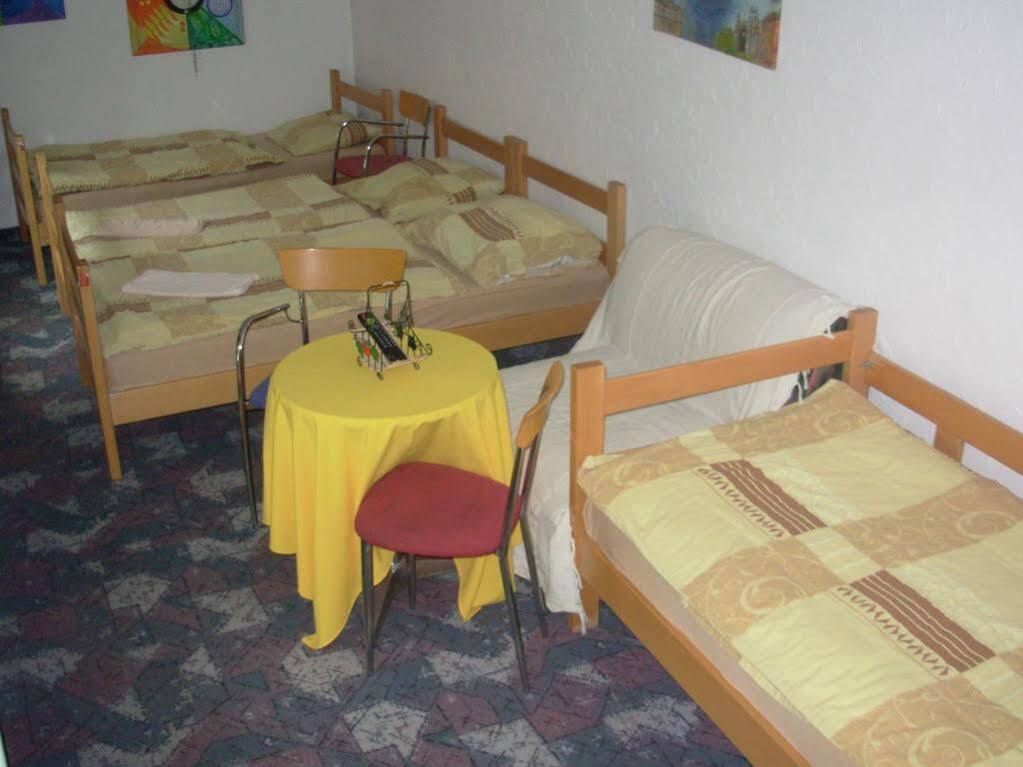 Hostel 021 Novi Sad Dış mekan fotoğraf